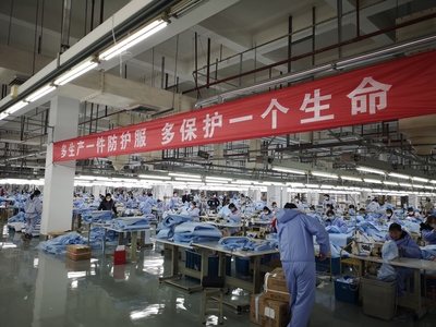 服裝業(yè)錯(cuò)失“開(kāi)門(mén)紅” 疫情下企業(yè)轉(zhuǎn)型與自救之路